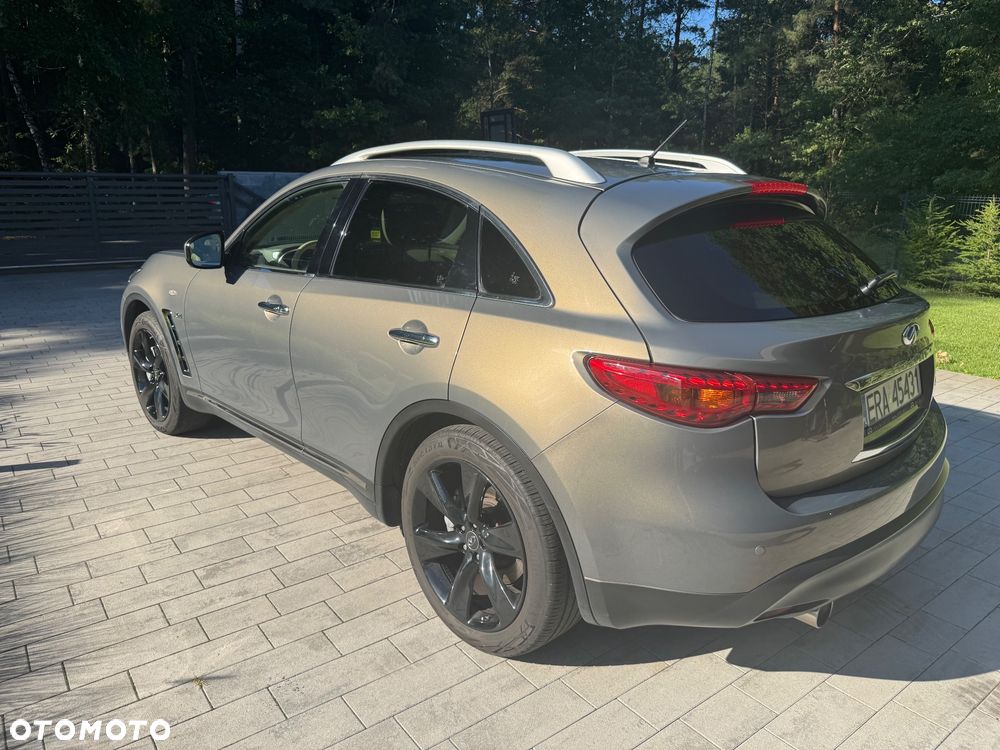 Infiniti QX70 - 11