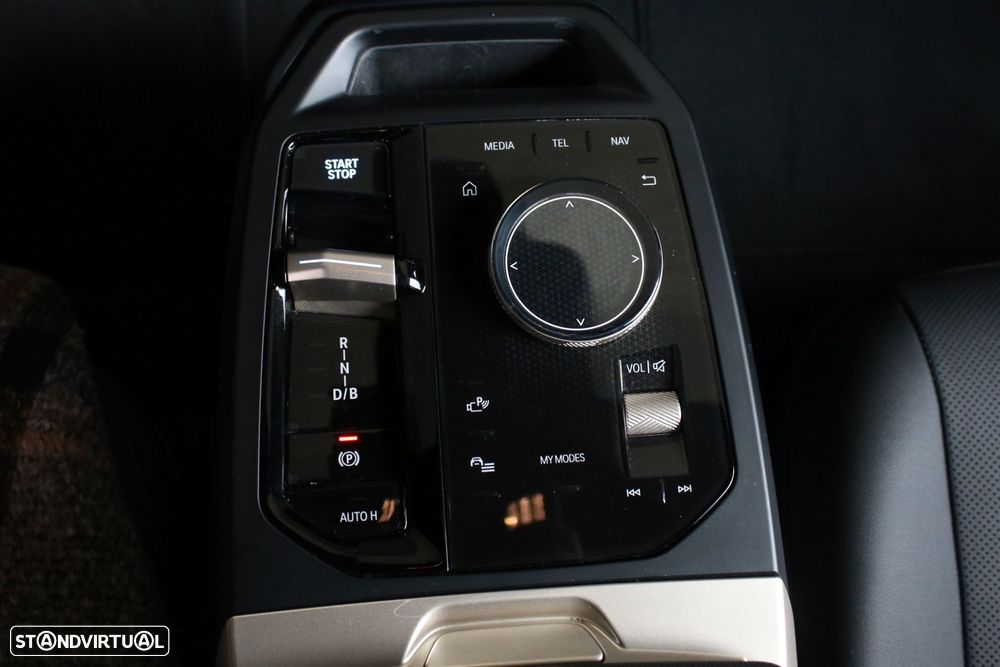 BMW iX xDrive 40 Pack Desportivo - 28