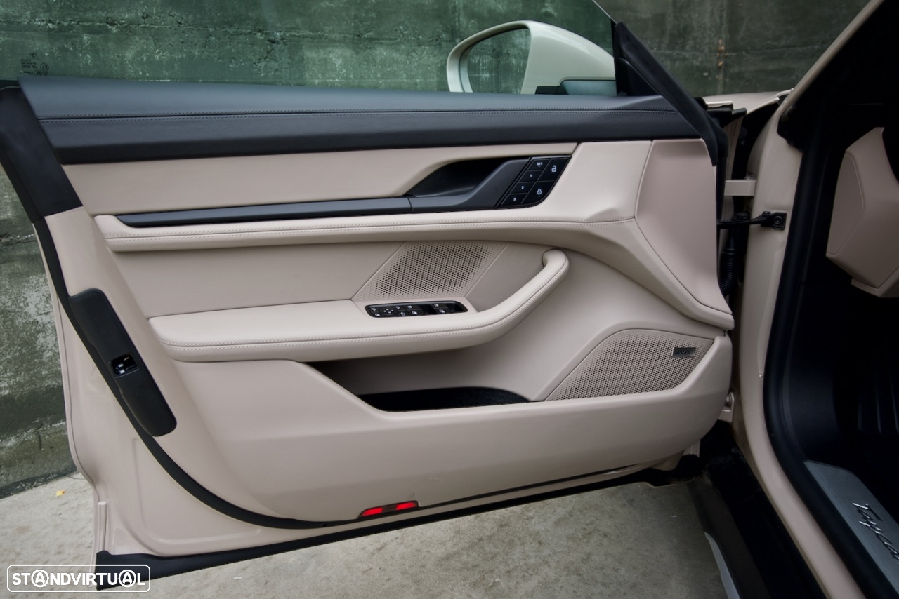 Porsche Taycan Cross Turismo 4S - 20