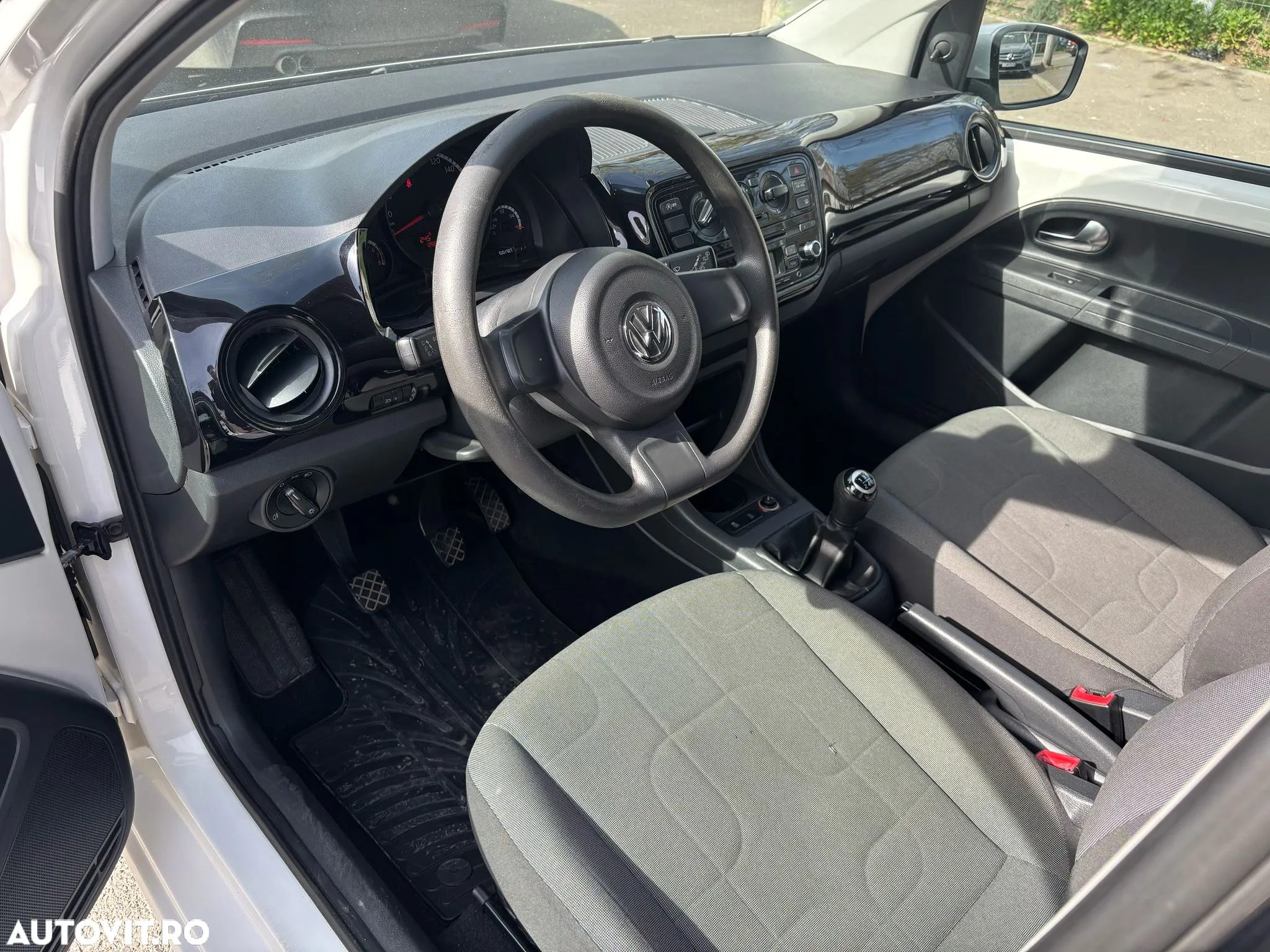 Volkswagen up! - 6
