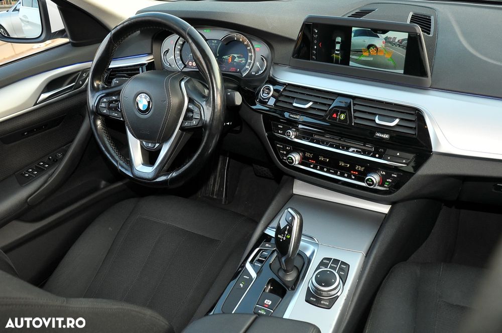 BMW Seria 5 530e iPerformance Aut. - 24