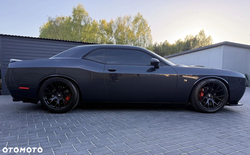 Dodge Challenger - 7