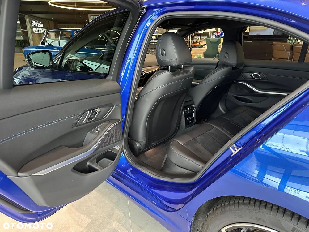 BMW Seria 3 320i M Sport - 22