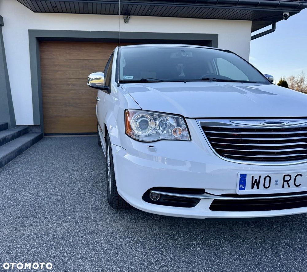 Chrysler Town & Country 3.6 Limited - 9