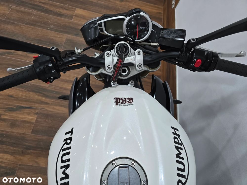 Triumph Street Triple - 16