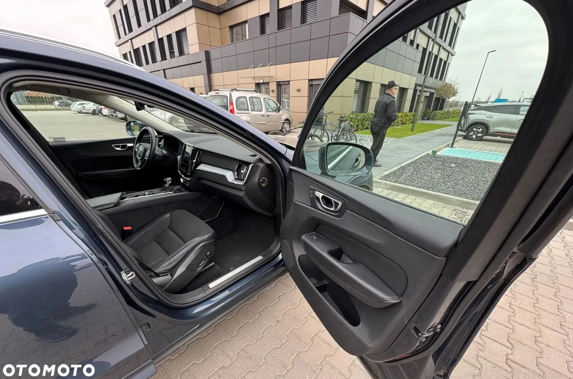 Volvo XC 60 D4 Momentum Pro - 14