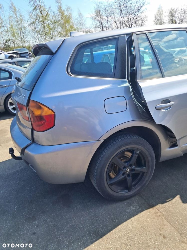 BMW X3 E83 Silbergrau metallic A08/7 błotnik prawy tył bez nakładki - 1