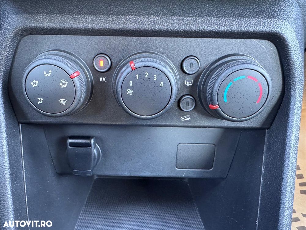 Dacia Logan TCe 90 Essential - 25