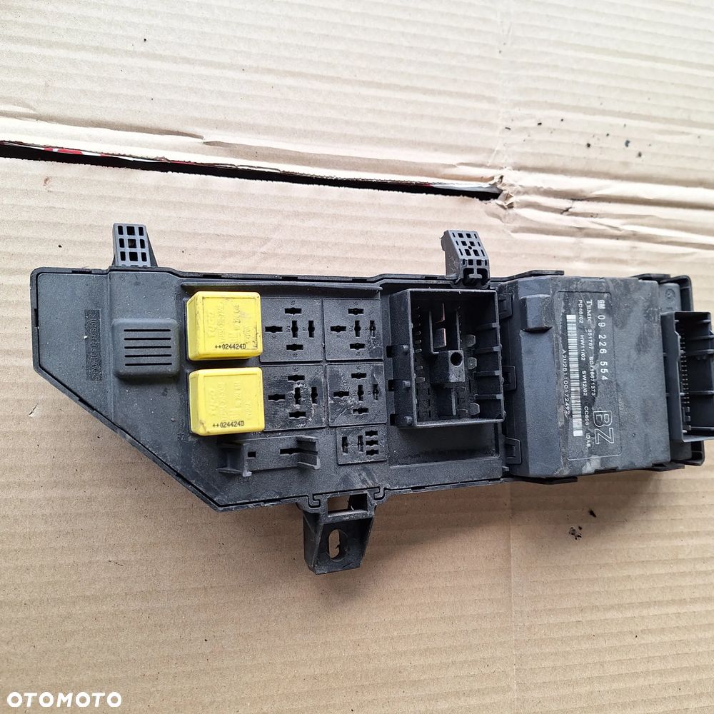 SKRZYNKA BEZPIECZNIKOW VECTRA C 09226554 - 1