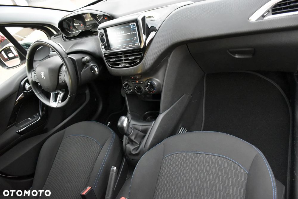 Peugeot 208 - 6
