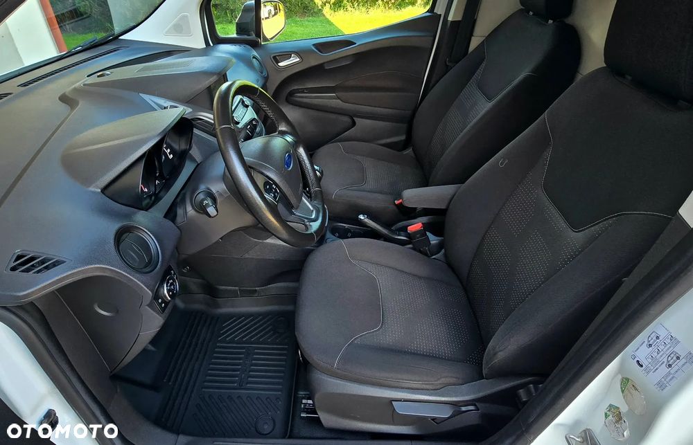 Ford Transit Courier - 18