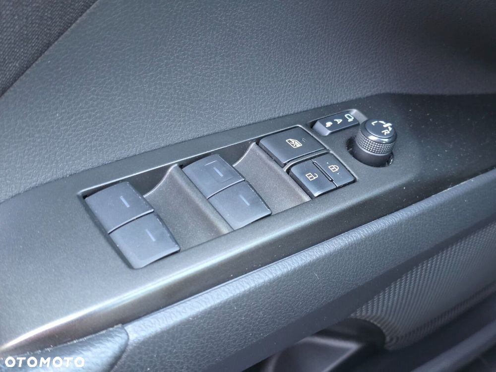 Toyota Camry 2.5 Hybrid Comfort CVT - 16