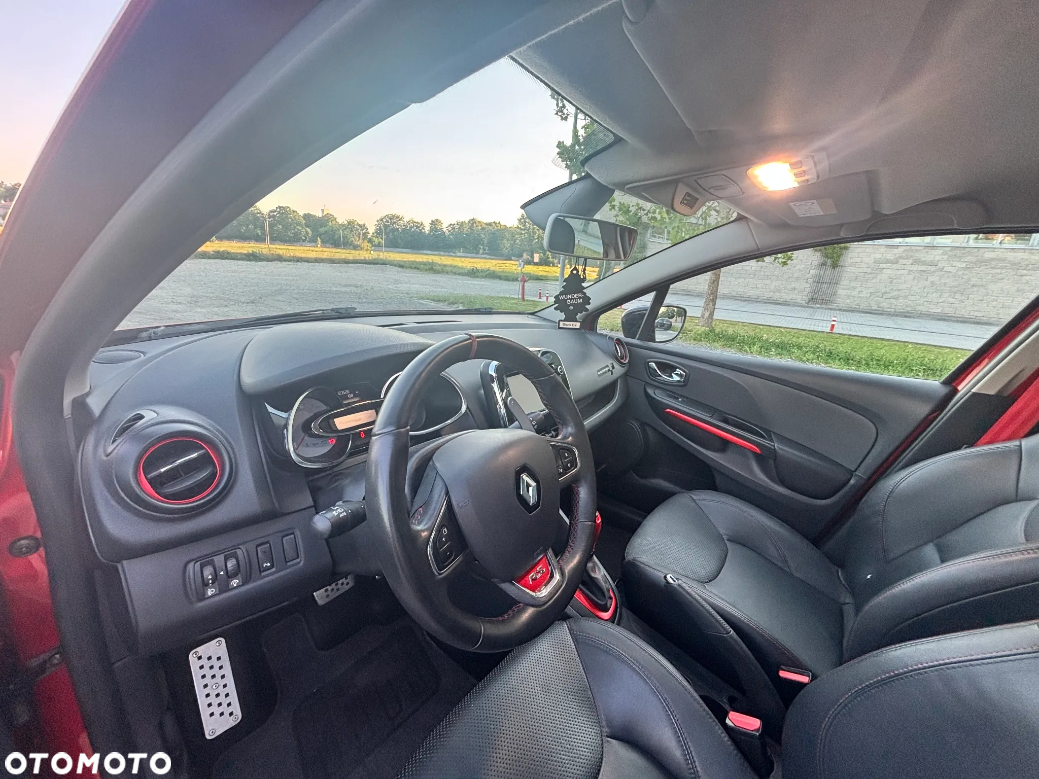 Renault Clio 1.6 R.S 200 EDC - 11
