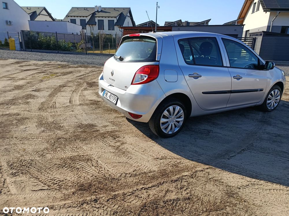 Renault Clio 1.5 dCi Alize - 11