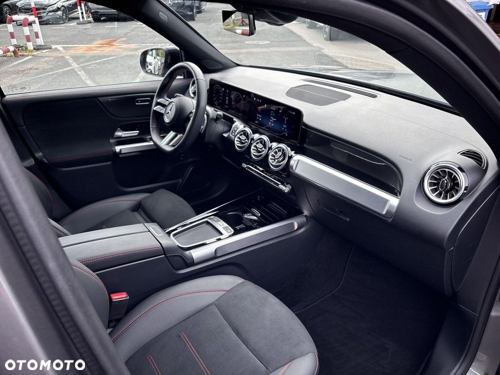 Mercedes-Benz GLB - 14