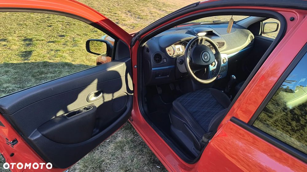 Renault Clio 1.2 16V Authentique - 10