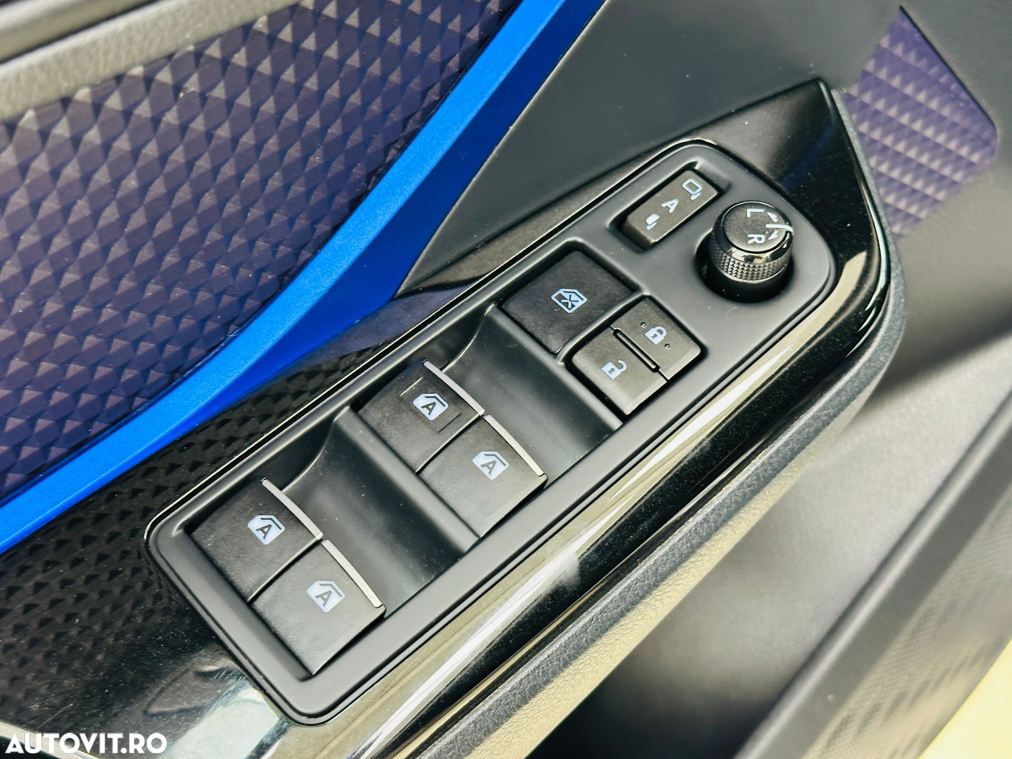 Toyota C-HR - 16