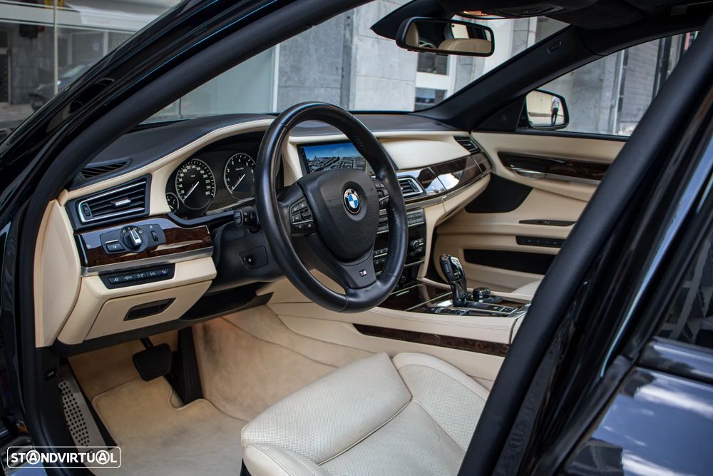 BMW 760 i - 8