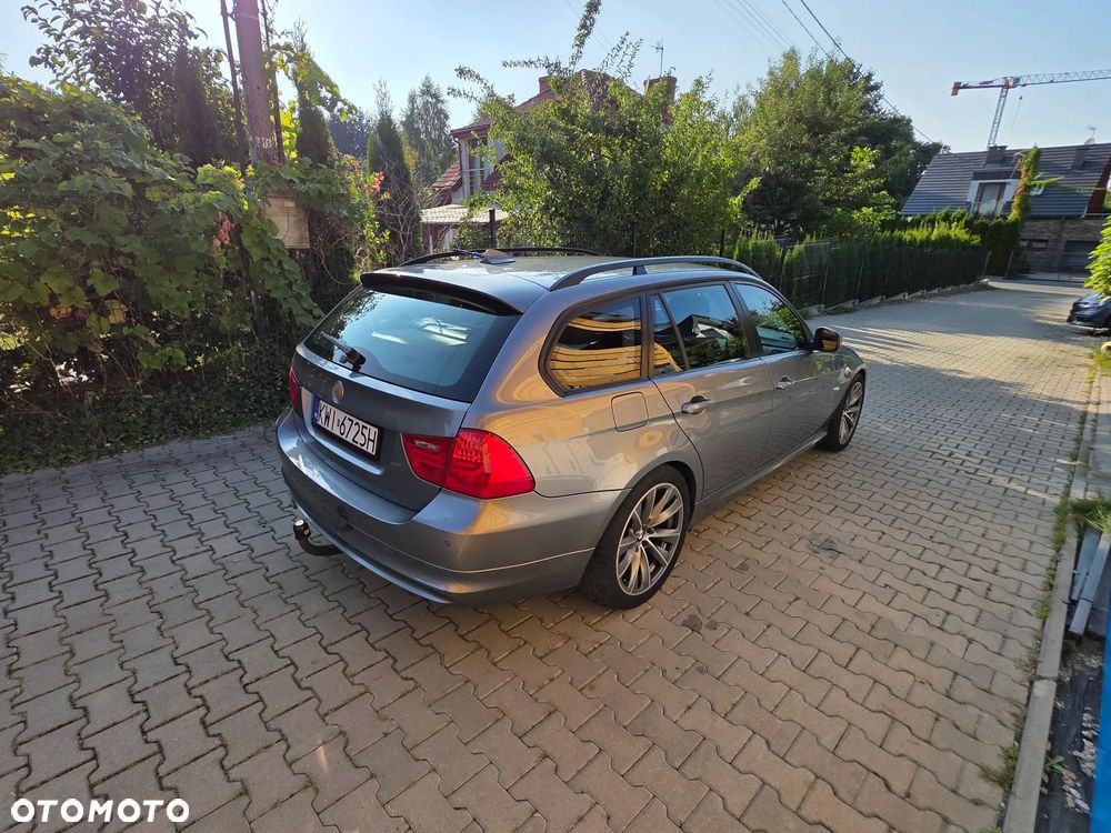 BMW Seria 3 320d DPF Touring - 6