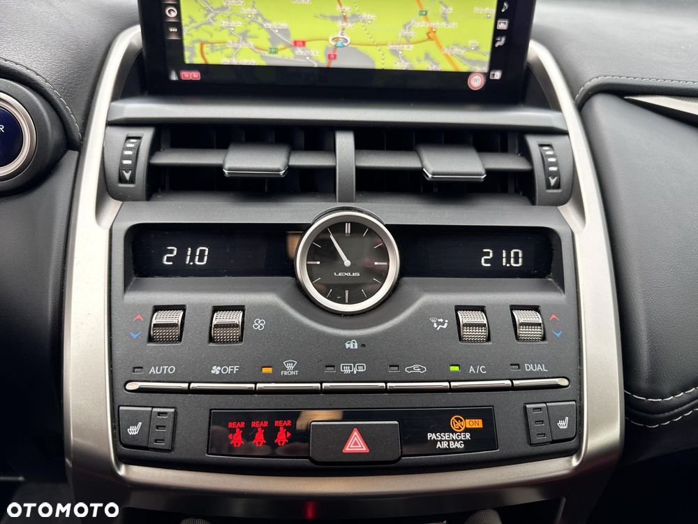 Lexus NX 300h F Impression AWD - 28