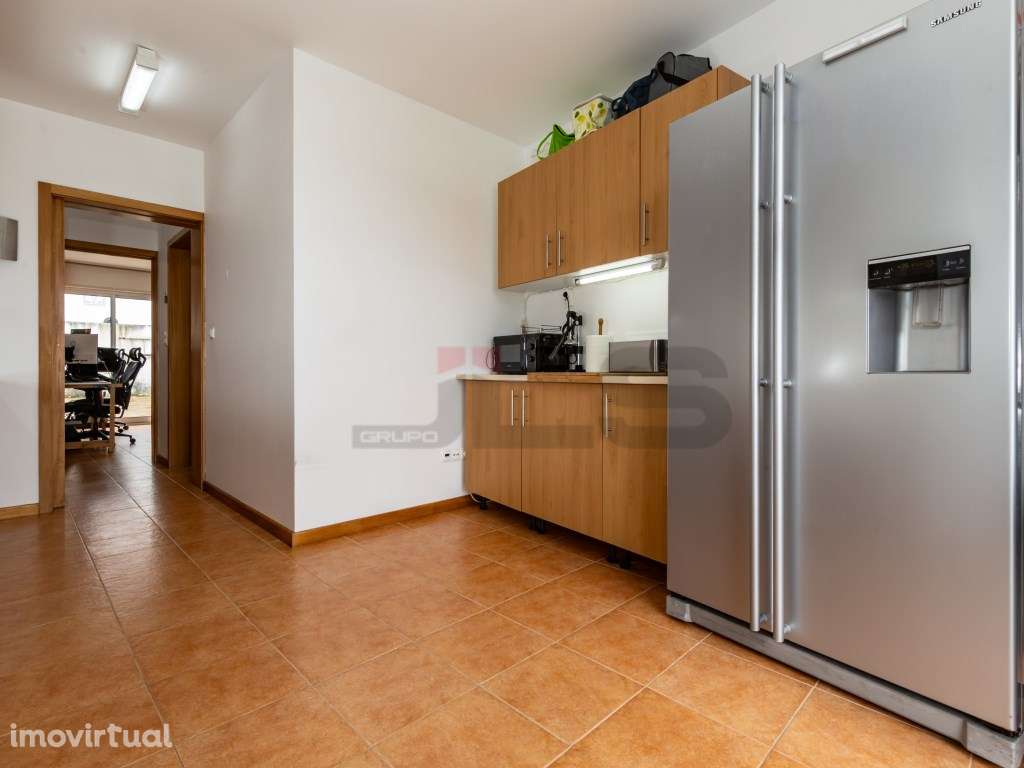 Moradia Térrea em Fenais da Luz: Conforto e Proximidade ao Mar - Grande imagem: 3/33