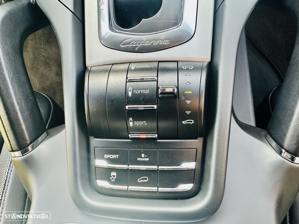 Porsche Cayenne S - 30