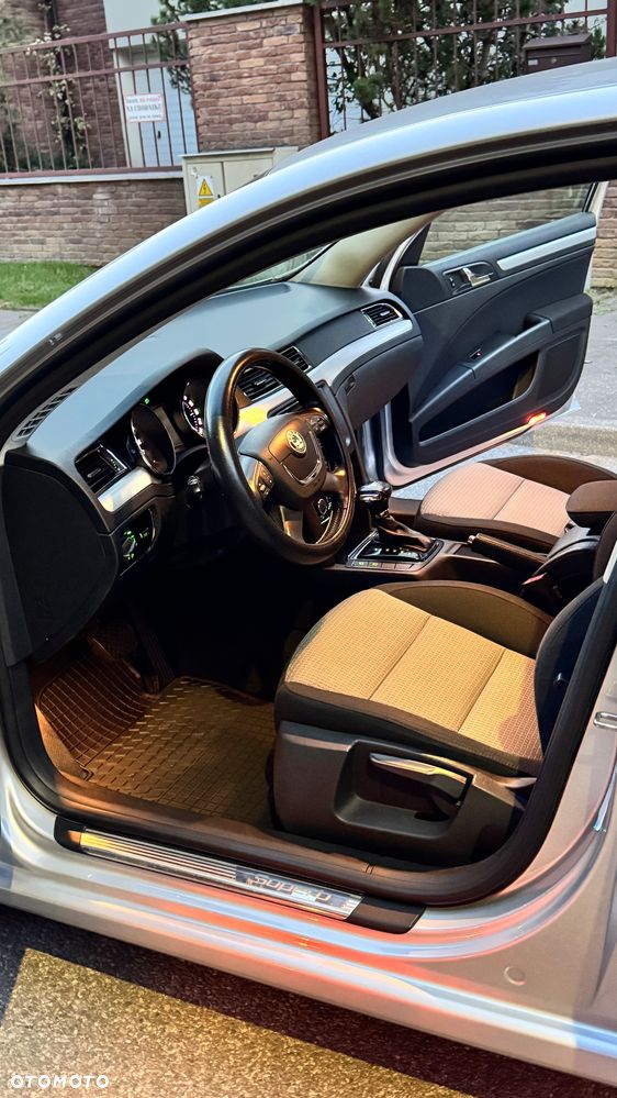 Skoda Superb 2.0 TDI Comfort DSG - 17