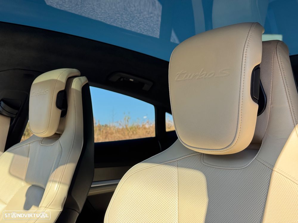 Porsche Taycan Turbo S - 21