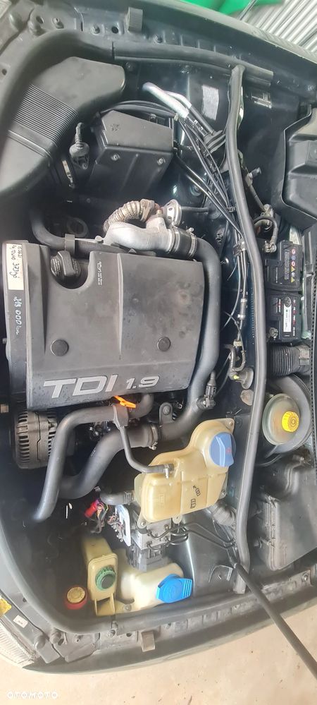 Volkswagen Passat 1.9 TDI Highline - 9