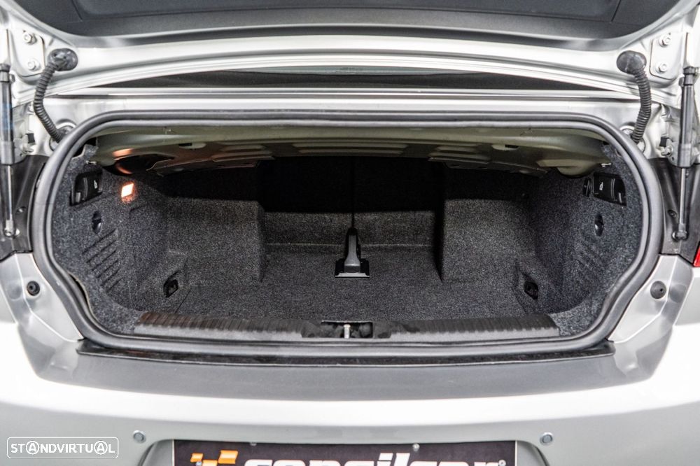 VW Golf Cabriolet 1.6 TDi BlueMotion - 19