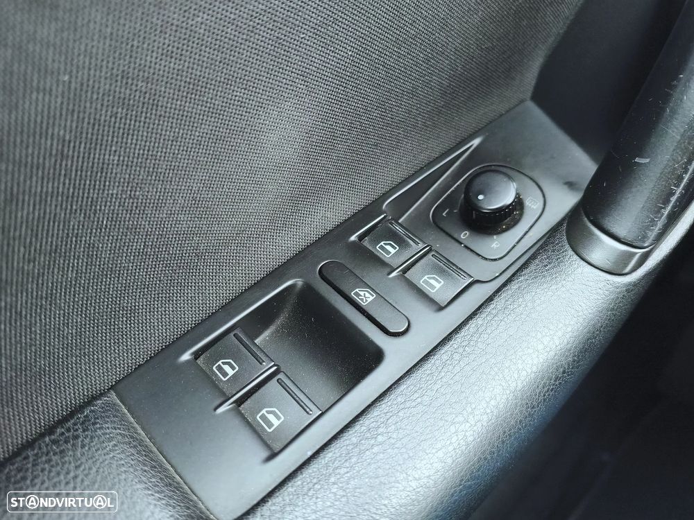 VW Passat Variant 1.6 TDI BlueMotion - 26