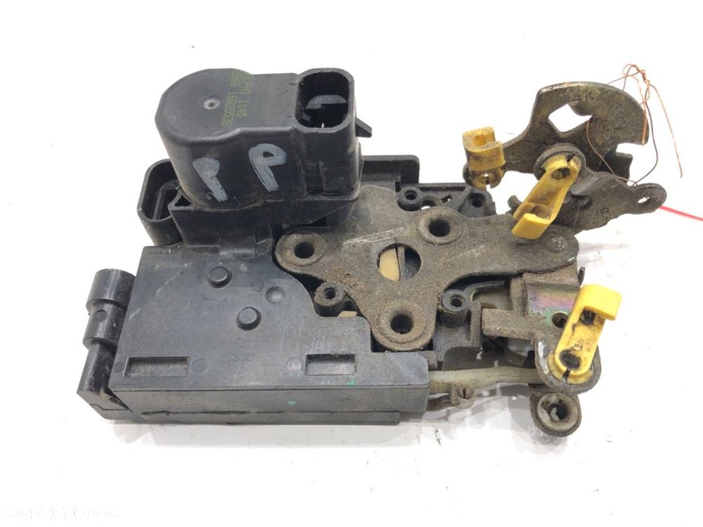 ZAMEK DRZWI PRAWY PRZÓD  ISUZU RODEO samochód terenowy zamknięty 1997 - 2004 3.2 V6 151 kW [205 - 1