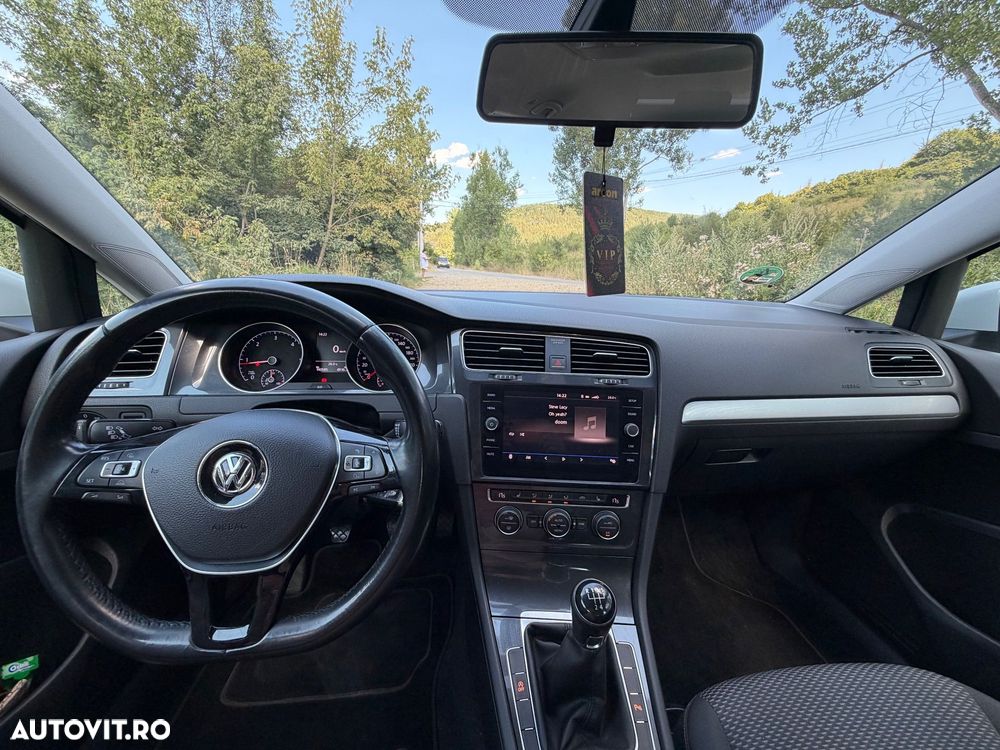Volkswagen Golf - 6