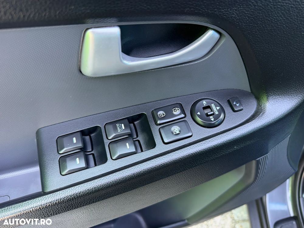 Kia Sportage 2.0 CRDI 4WD Spirit - 11