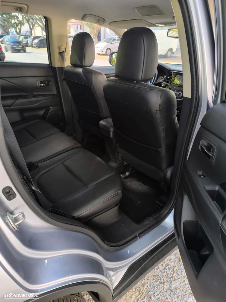 Mitsubishi Outlander 2.2 DI-D Instyle Navi - 12