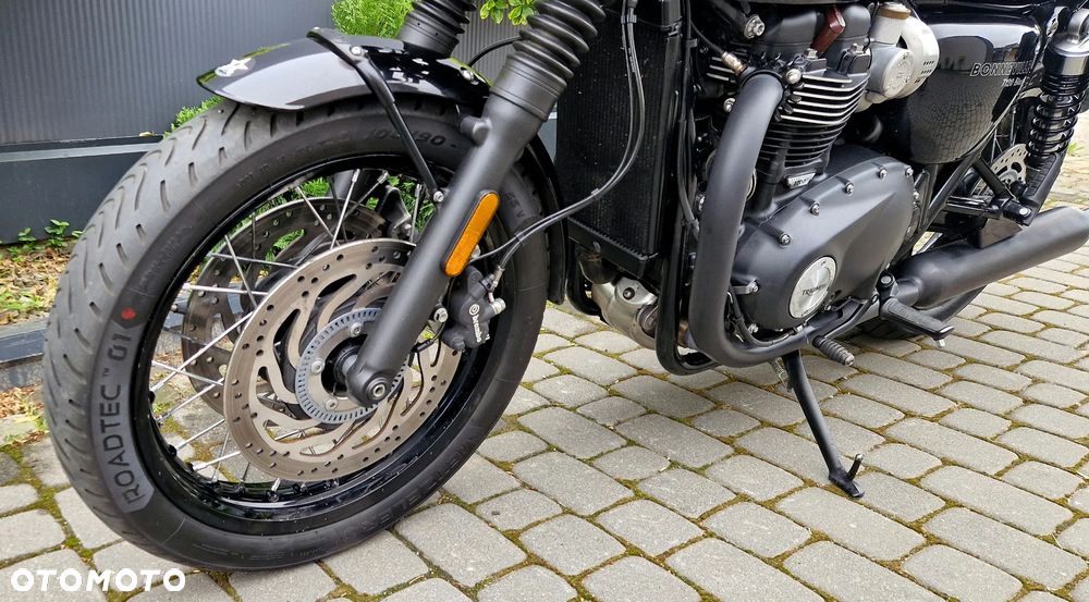 Triumph Bonneville - 20