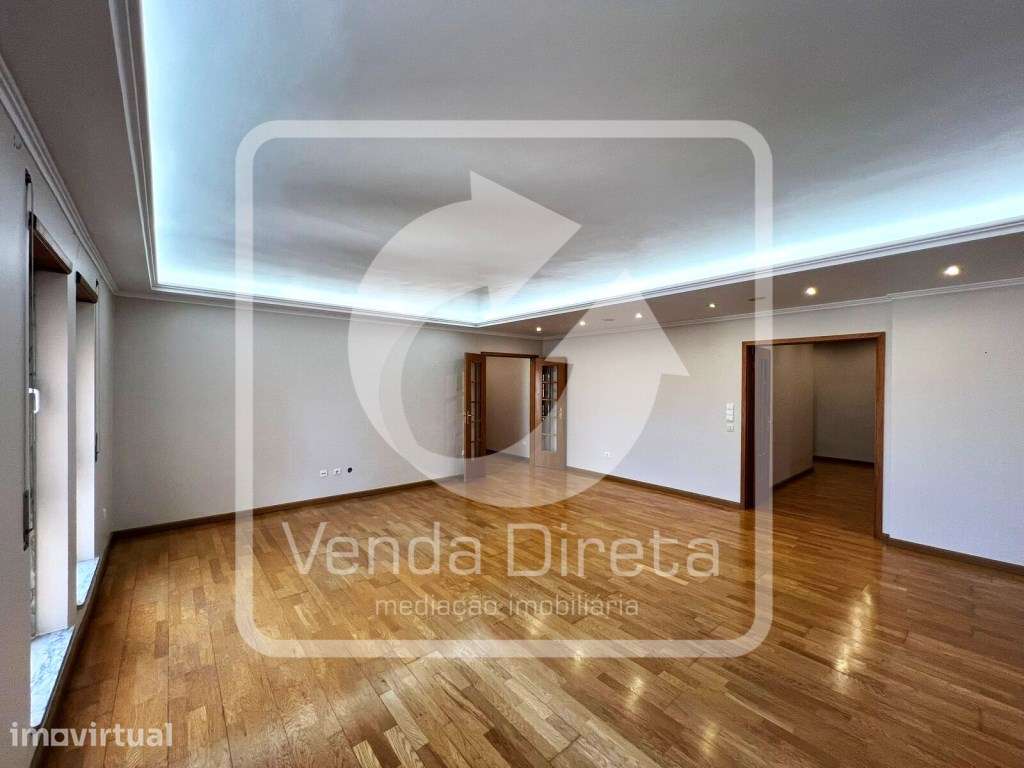 ApartamentoT4 com 2 estacionamentos e 2 Arrecadações na Av. do Boca... - Vista 6
