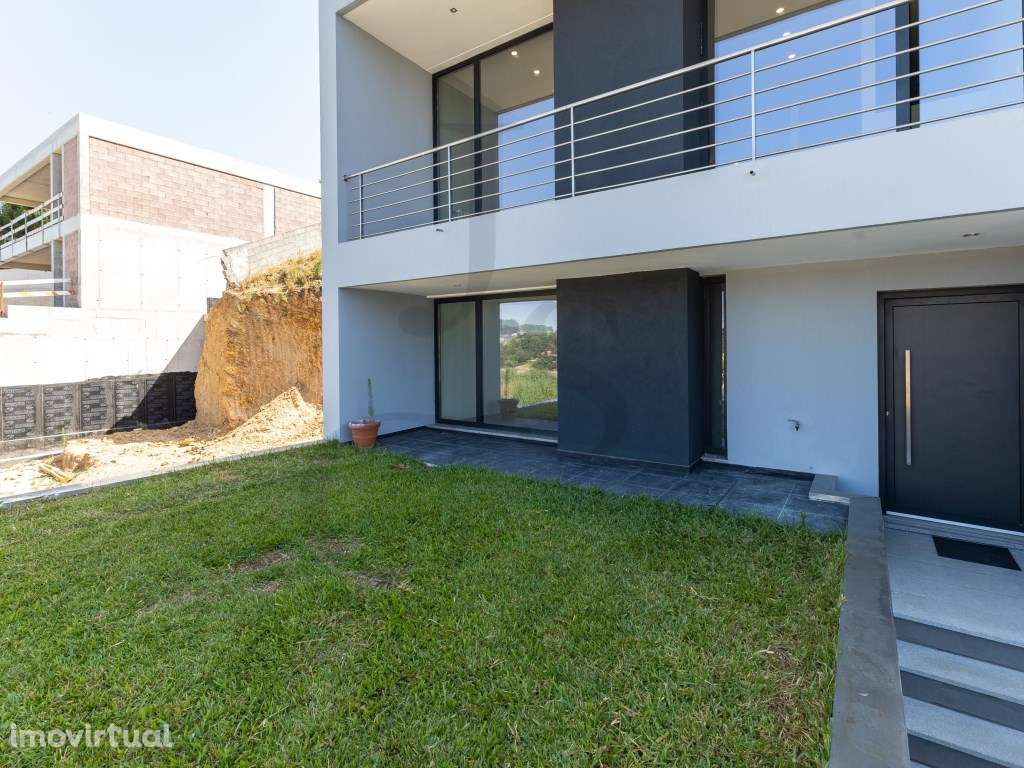 Moradia T4+T2 R/C Independente Gondomar - Possibilidade Permuta - Grande imagem: 3/47