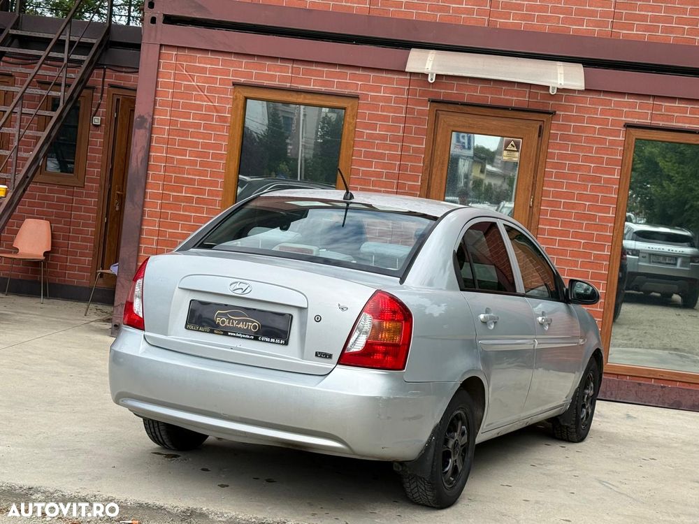 Hyundai Accent - 4