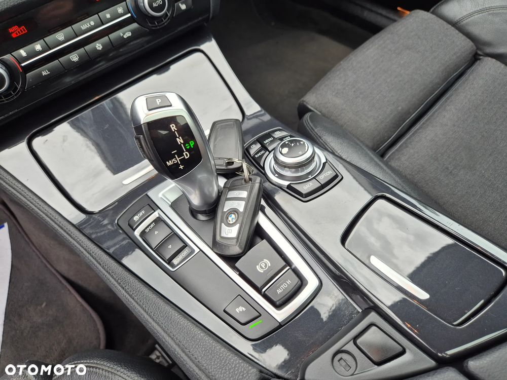 BMW Seria 5 520d - 38