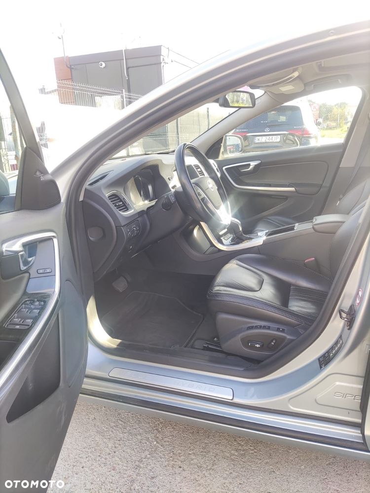 Volvo V60 D6 AWD Plug-in Hybrid Summum - 19