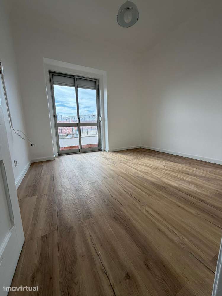 Vende se apartamento t2 em Queluz próximo a estação - Grande imagem: 5/10