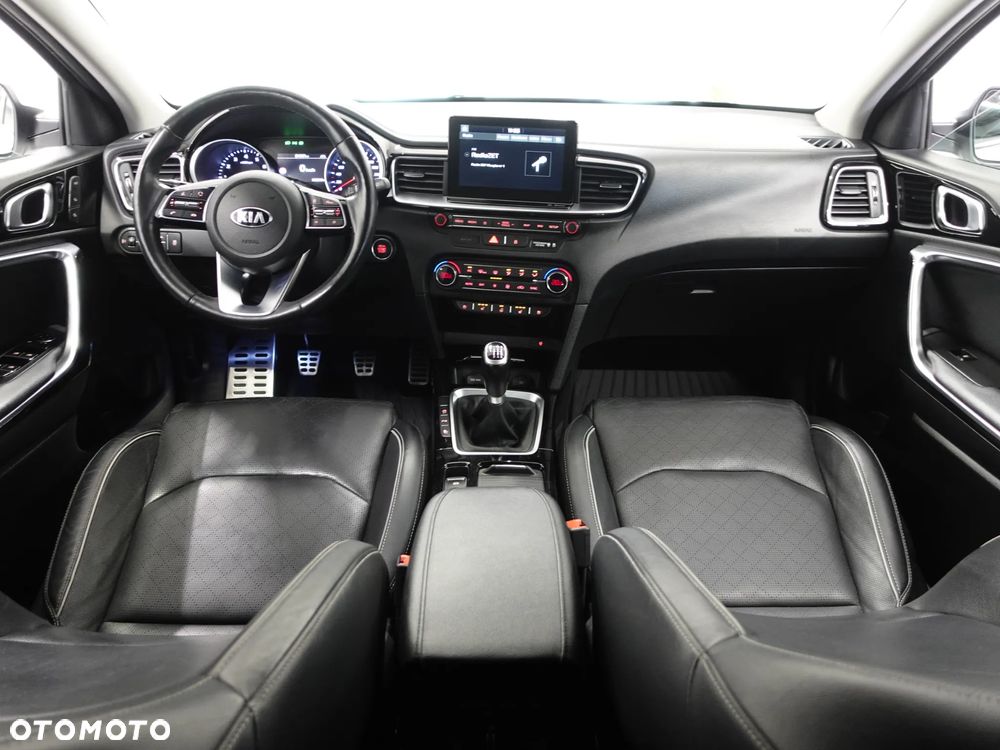 Kia Ceed 1.4 T-GDI OPF Platinum Edition - 29