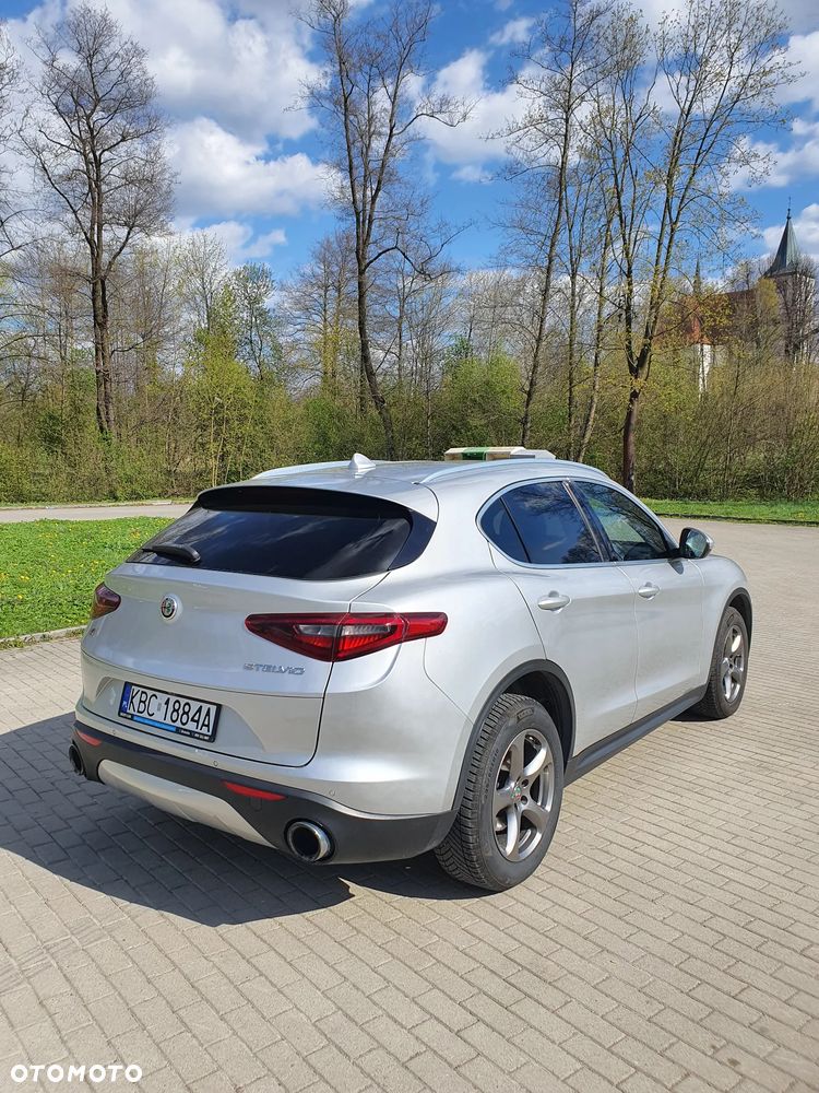 Alfa Romeo Stelvio 2.0 Turbo 16V AT8-Q4 Ti - 5