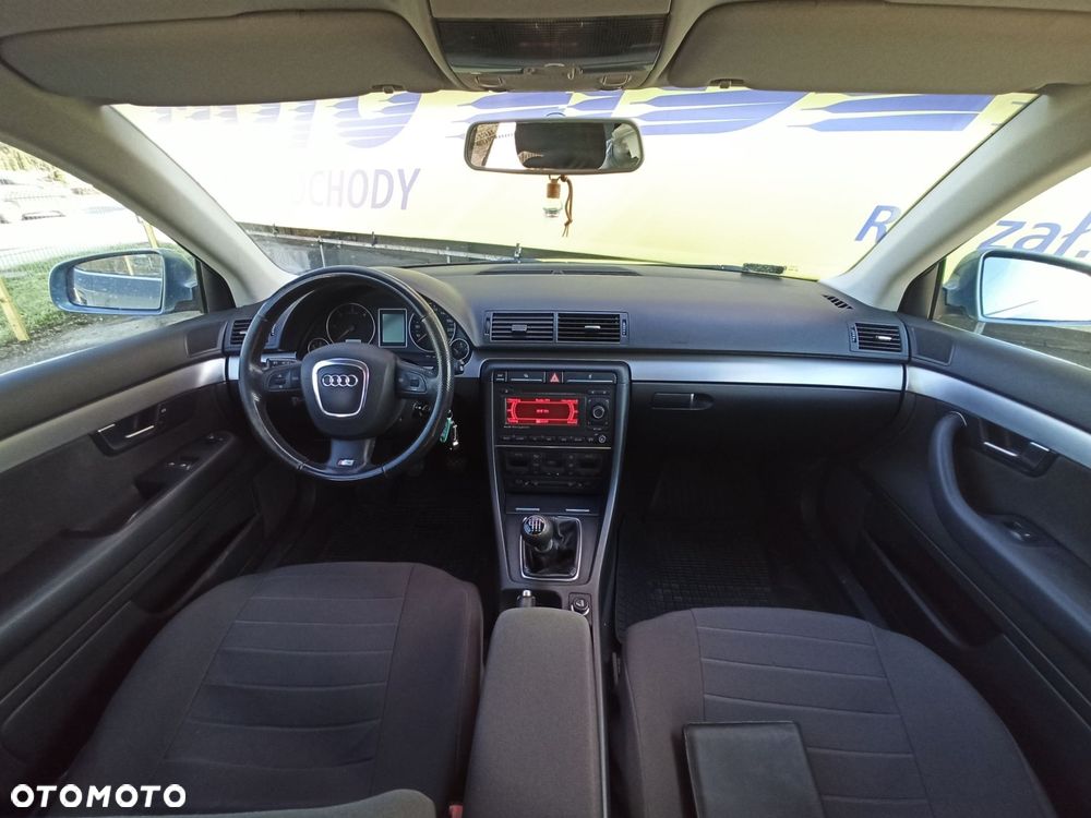 Audi A4 Limousine - 13