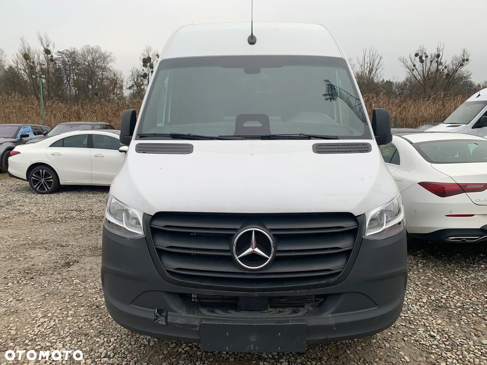 Mercedes-Benz Sprinter - 2