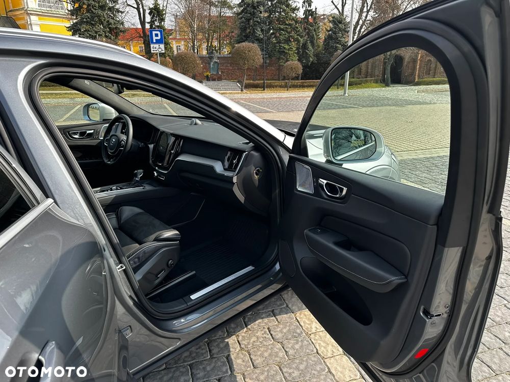 Volvo XC 60 D5 AWD R-Design - 14