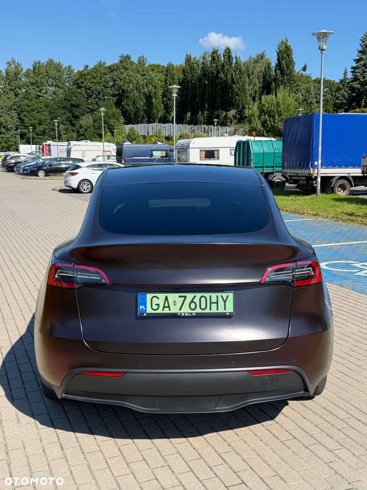Tesla Model Y Long Range AWD - 10