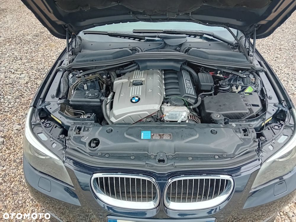 BMW Seria 5 530i - 23