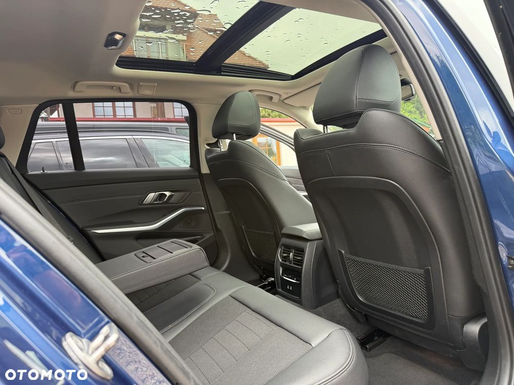 BMW Seria 3 320e M Sport - 33
